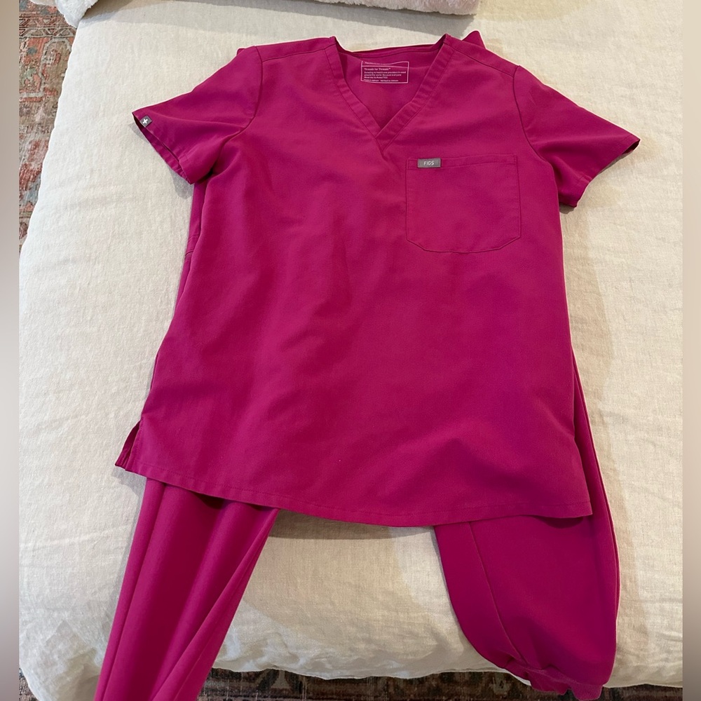 Women’s small jogger scrub set